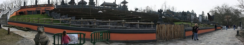 inde1.jpg - le temple toujours en cours de contruction