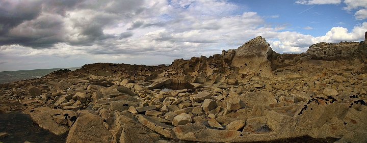 replagero.jpg - cote de l'ile grande et son granit rose