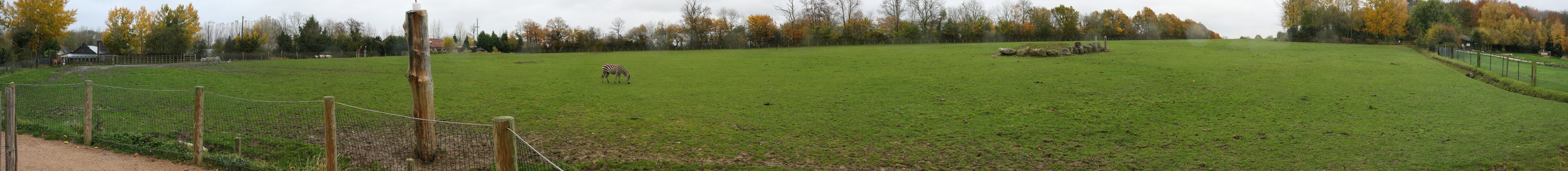 plaine_africaine.jpg - 19 images, Taille: 6376 x 700, FOV: 261.31 x 28.69, RMS: 2.90, Lentille: Standard, Projection: Spherique, Couleur: LDR