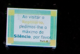 IMG_7655.jpg - c'est répété sur la porte, toutefois il travaillaient au marteau piqueur à l'intérieur :)