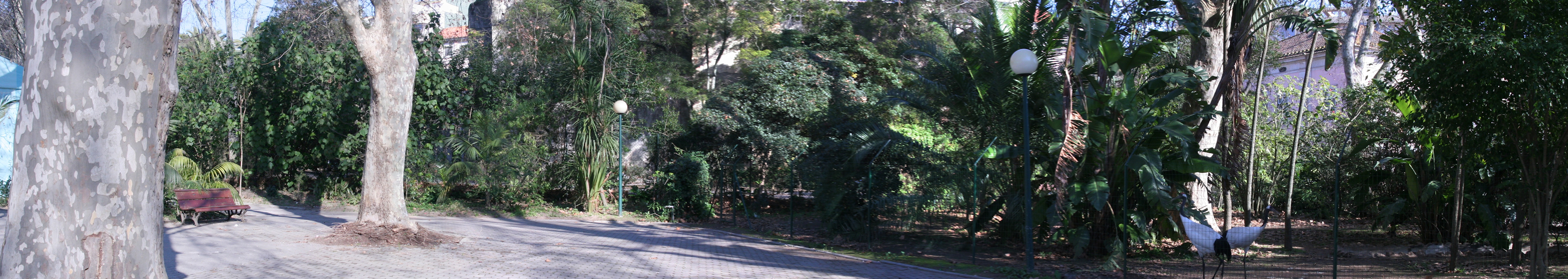 pano10.jpg - 15 images, Taille: 7120 x 1268, FOV: 102.66 x 18.30, RMS: 3.48, Lentille: Standard, Projection: Spherique, Couleur: LDR