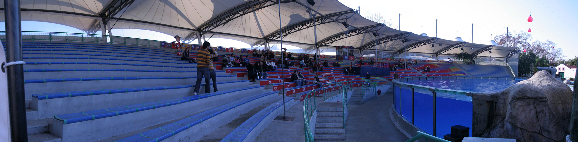 pano21.jpg - arènes et bassin des cétacés