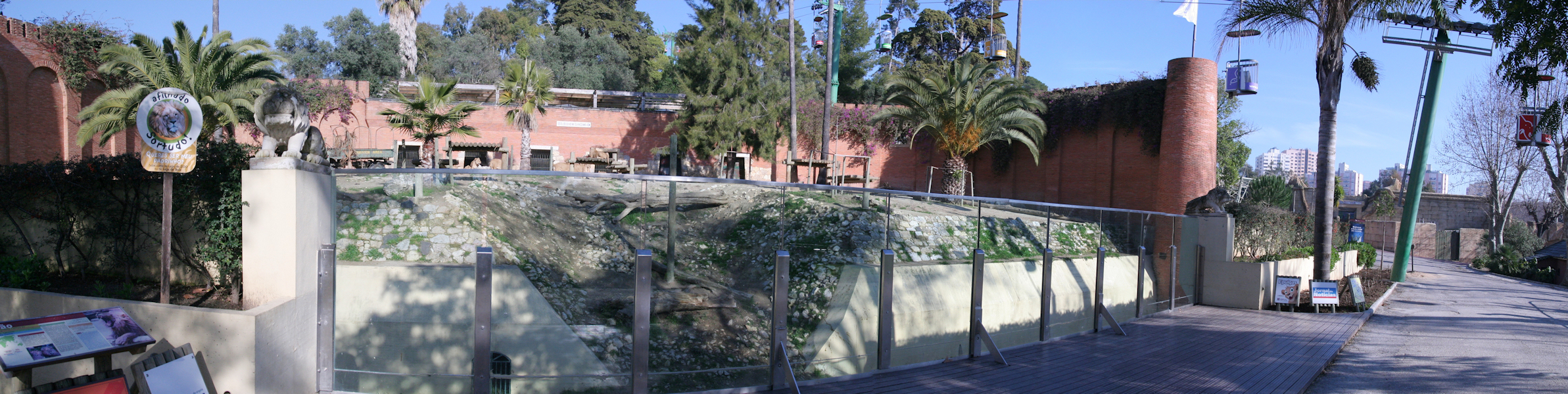 pano9.jpg - Enclos des lions