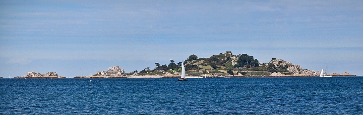 pano13.jpg - une petite il que l'on voit au loin...