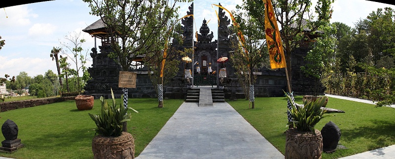 pano11.jpg - autre entrée du temple