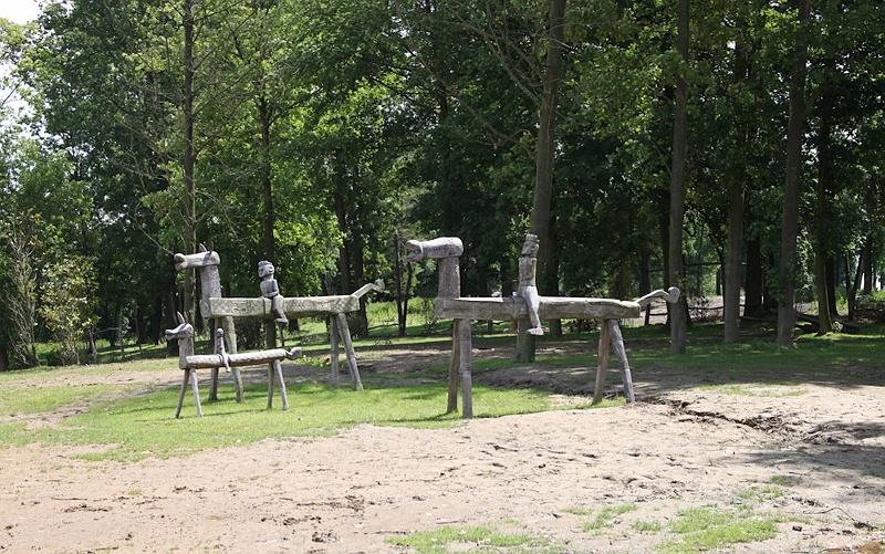 pano14.jpg - 2 images, Taille: 998 x 626, FOV: 40.88 x 25.66, RMS: 1.91, Lentille: Standard, Projection: Spherique, Couleur: LDR