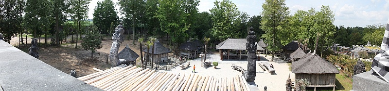 pano16.jpg - 8 images, Taille: 2541 x 603, FOV: 122.98 x 28.29, RMS: 2.18, Lentille: Standard, Projection: Cylindrique, Couleur: LDR
