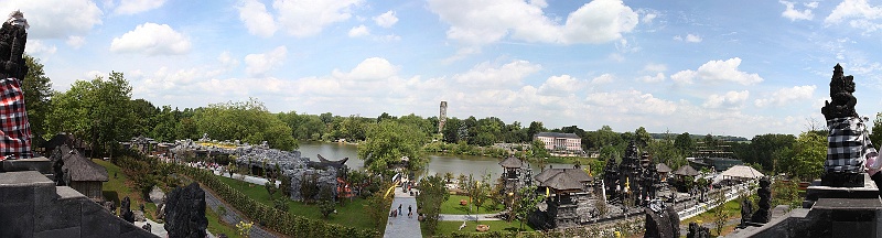 pano29.jpg - déformé par la perspective mais visible