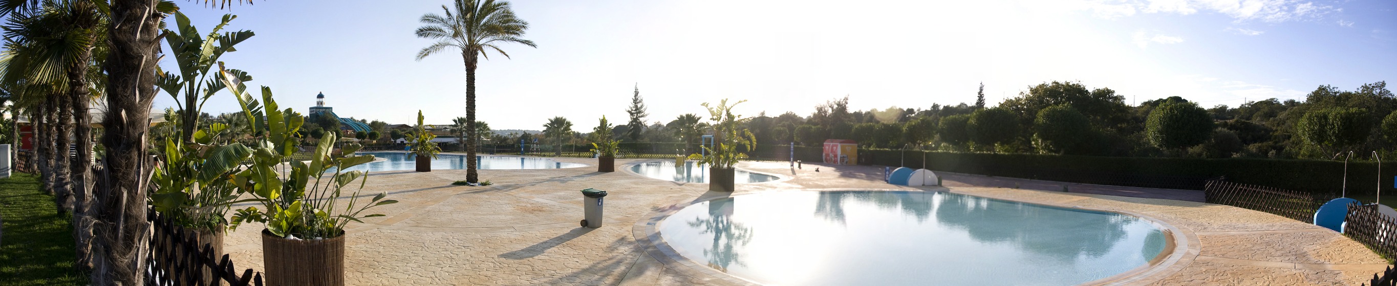 pano1.jpg - petites piscines pour se rafraichier ( en été il fait très chaud la bas)